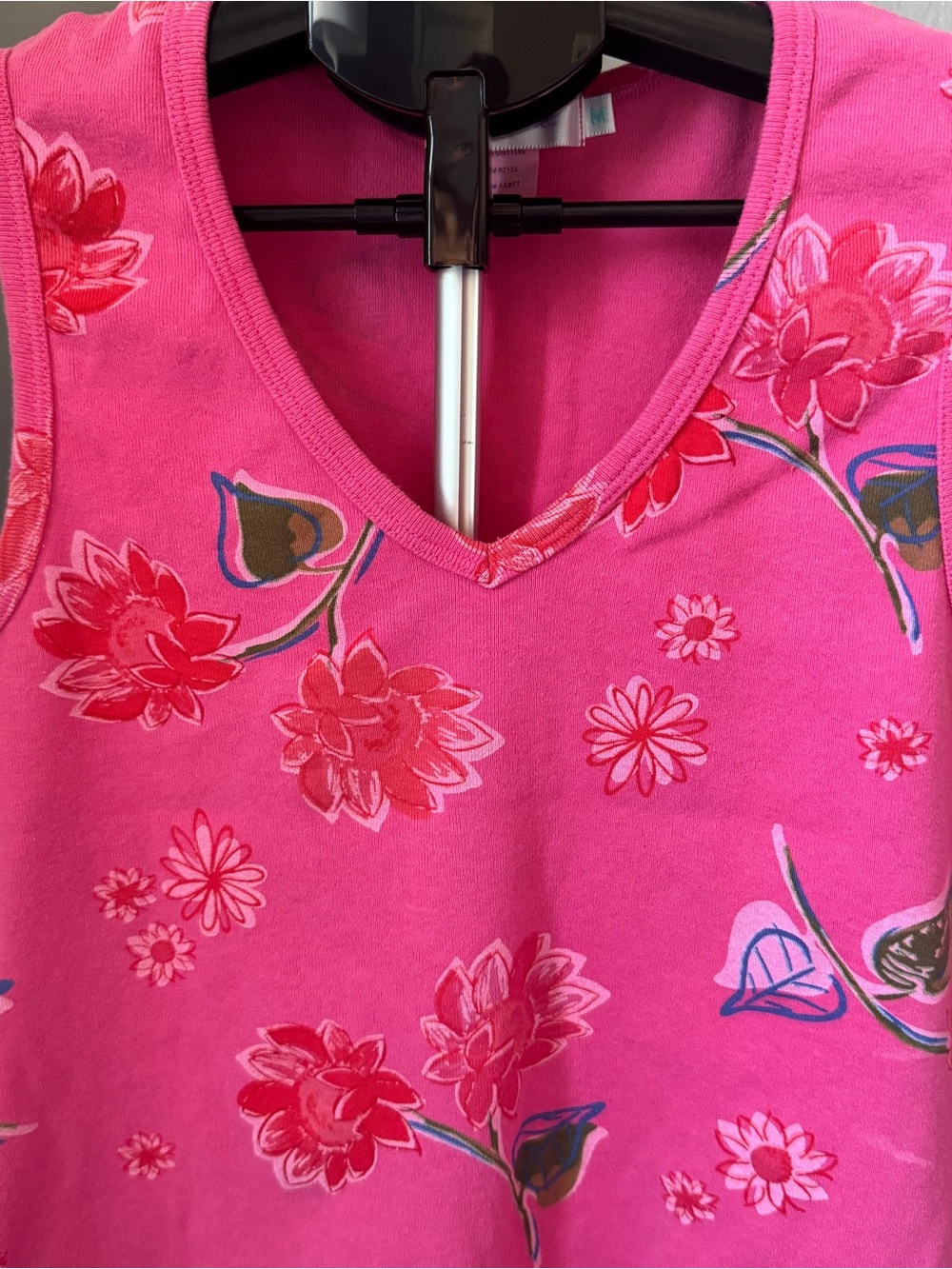 fresh produce Bright Pink Floral V-Neck Tank Size Med - Picture 3 of 10
